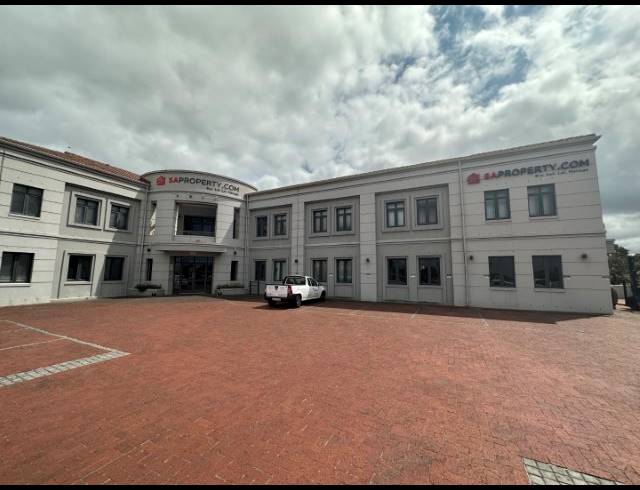 1,818M² OFFICE TO LET IN CENTURY CITY